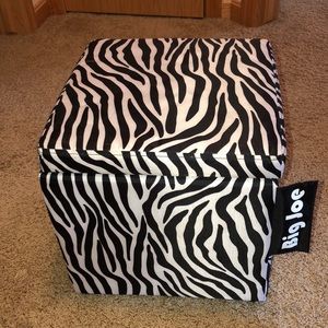 Decorative storage bin/ seat